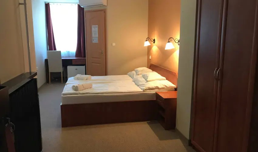 Pelso Panzi� Balatonm�riaf�rd� - Kedvezm�nyes �r csal�dok r�sz�reak reggelivel (1 �jt�l)