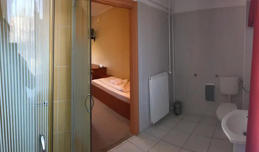 Pelso Panzi� Balatonm�riaf�rd� - Kedvezm�nyes �r csal�dok r�sz�reak reggelivel (1 �jt�l)