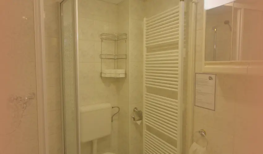 Hotel Vad�szk�rt Sz�kesfeh�rv�r - Kedvezm�nyes �r csal�dok r�sz�reak (1 �jt�l)