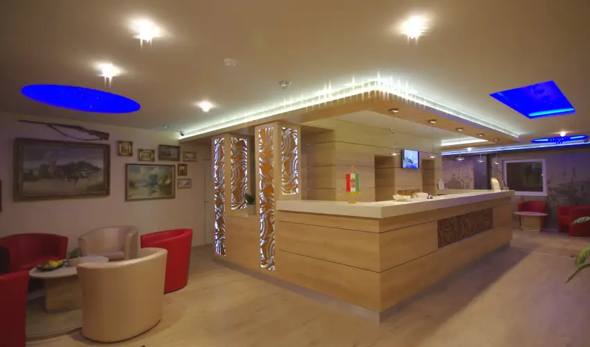 Hotel Vad�szk�rt Sz�kesfeh�rv�r - Kedvezm�nyes �r csal�dok r�sz�reak (1 �jt�l)