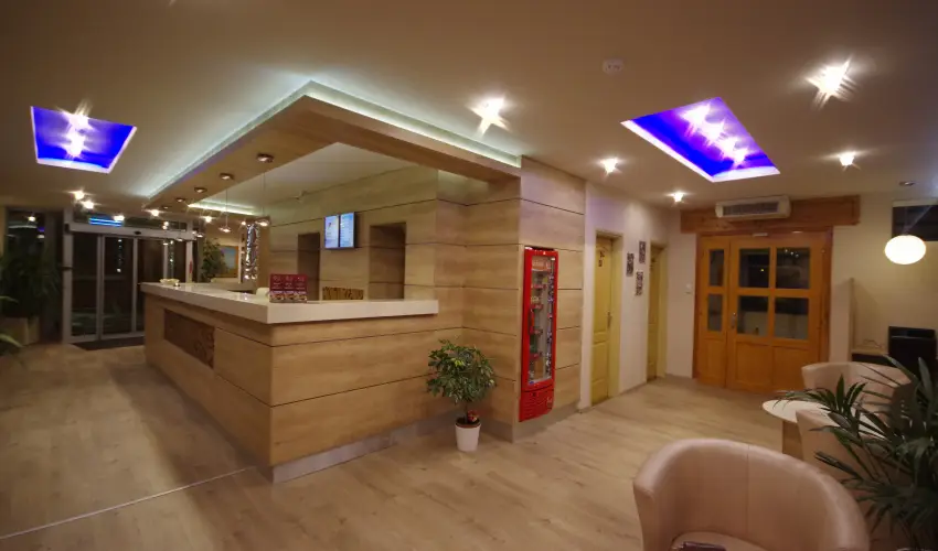 Hotel Vad�szk�rt Sz�kesfeh�rv�r - Kedvezm�nyes �r csal�dok r�sz�reak (1 �jt�l)