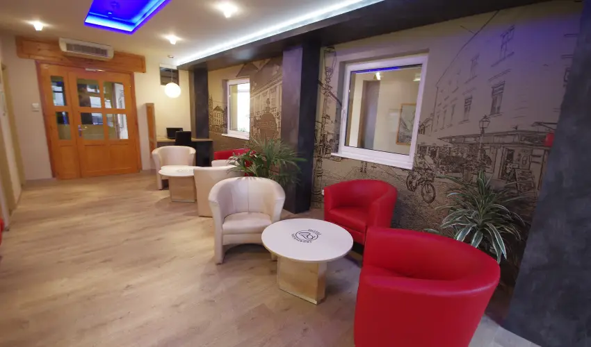 Hotel Vad�szk�rt Sz�kesfeh�rv�r - Kedvezm�nyes �r csal�dok r�sz�reak (1 �jt�l)