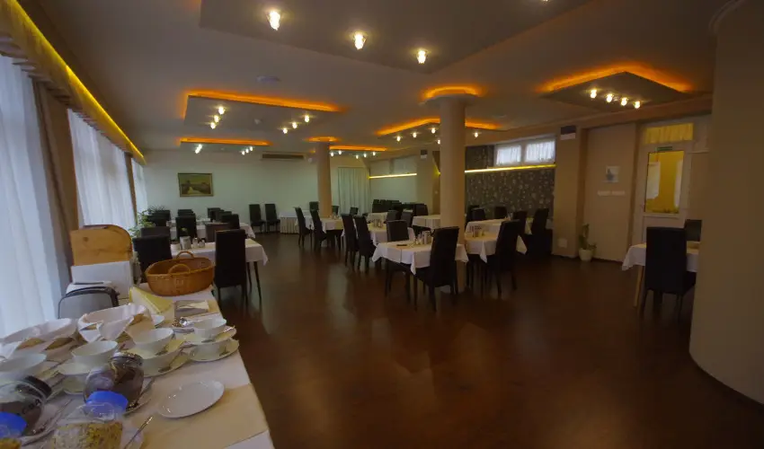 Hotel Vad�szk�rt Sz�kesfeh�rv�r - Kedvezm�nyes �r csal�dok r�sz�reak (1 �jt�l)