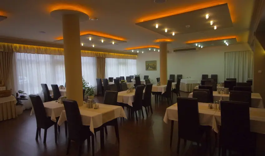 Hotel Vad�szk�rt Sz�kesfeh�rv�r - Kedvezm�nyes �r csal�dok r�sz�reak (1 �jt�l)