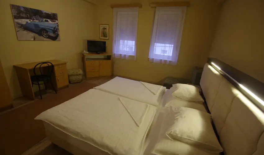 Hotel Vad�szk�rt Sz�kesfeh�rv�r - Kedvezm�nyes �r csal�dok r�sz�reak (1 �jt�l)