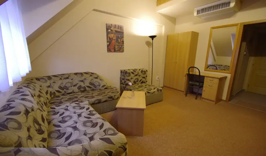 Hotel Vad�szk�rt Sz�kesfeh�rv�r - Kedvezm�nyes �r csal�dok r�sz�reak (1 �jt�l)