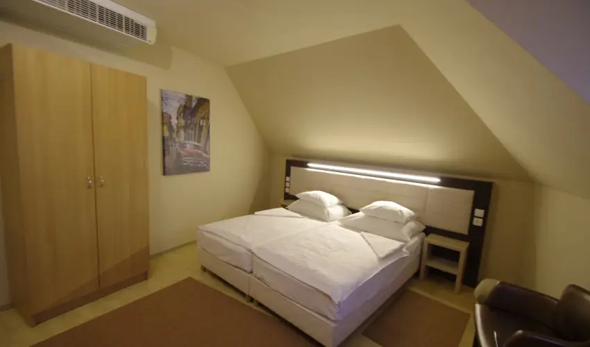 Hotel Vad�szk�rt Sz�kesfeh�rv�r - Kedvezm�nyes �r csal�dok r�sz�reak (1 �jt�l)