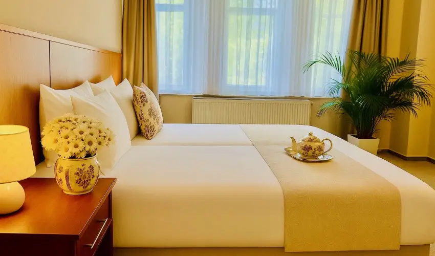 Pl�za Hotel Gyula Gyula - Kedvezm�nyes �r csal�dok r�sz�reak f�lpanzi�s ell�t�ssal (min. 2 �j)