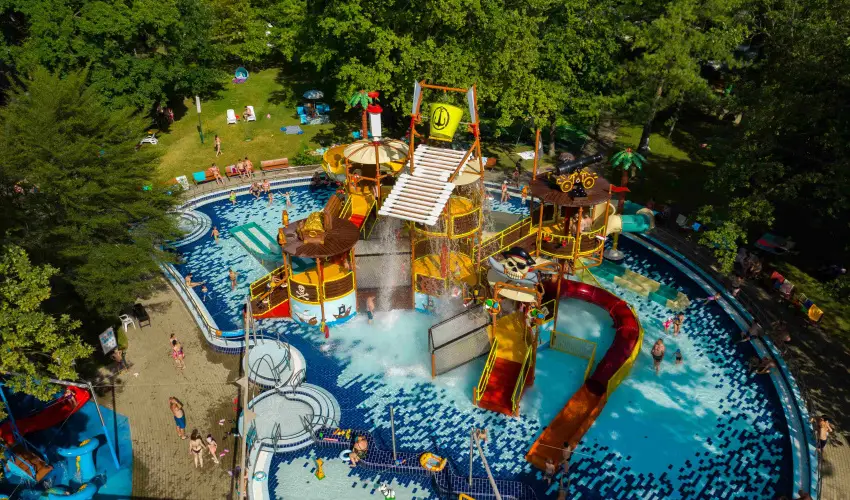 Pl�za Hotel Gyula Gyula - Kedvezm�nyes �r csal�dok r�sz�reak f�lpanzi�s ell�t�ssal (min. 2 �j)
