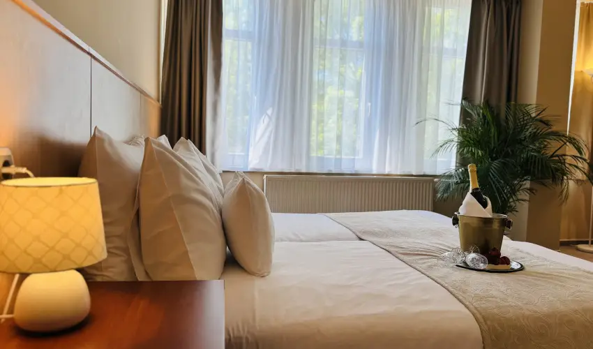 Pl�za Hotel Gyula Gyula - Kedvezm�nyes �r csal�dok r�sz�reak f�lpanzi�s ell�t�ssal (min. 2 �j)
