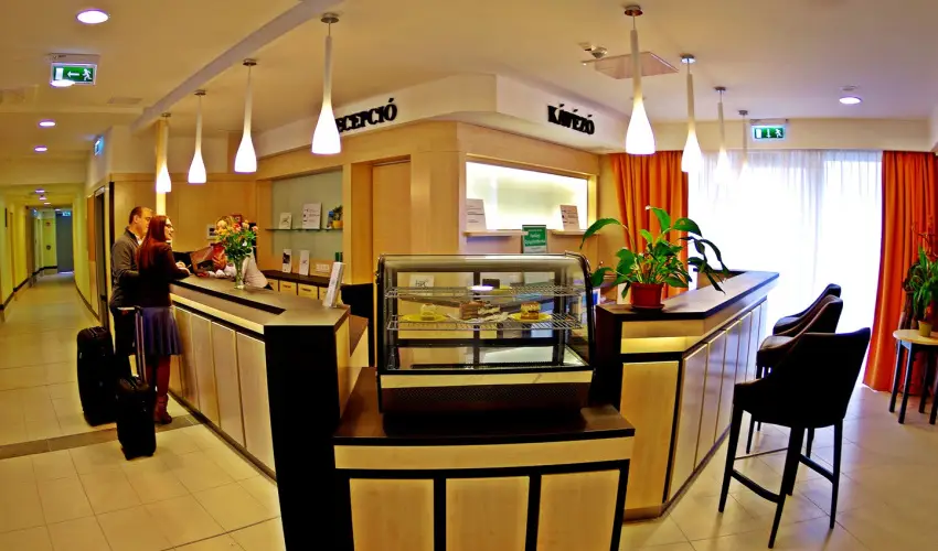 Hark�nyi Psoriasis Centrum Hark�ny - Hark�nyi ny�r T�ged v�r (1 �jt�l)