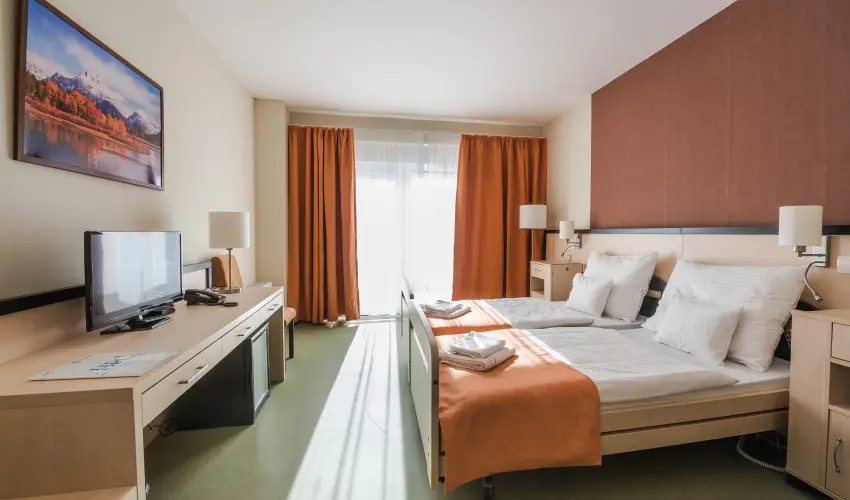 Hark�nyi Psoriasis Centrum Hark�ny - Hark�nyi ny�r T�ged v�r (1 �jt�l)