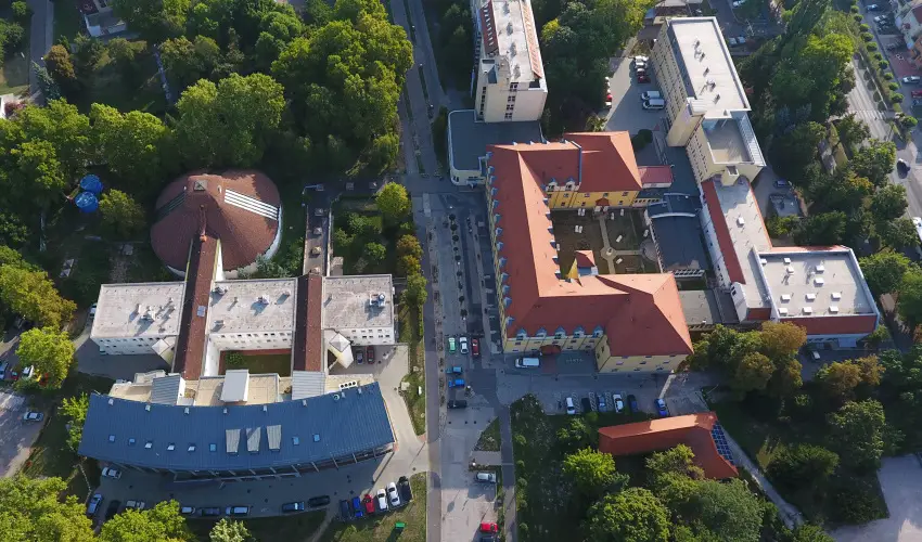 Hark�nyi Psoriasis Centrum Hark�ny - Hark�nyi ny�r T�ged v�r (1 �jt�l)