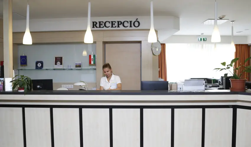 Hark�nyi Psoriasis Centrum Hark�ny - Hark�nyi ny�r T�ged v�r (1 �jt�l)