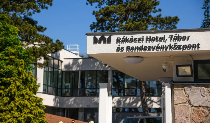 Rkczi Hotel, Tbor s Rendezvnykzpont Storaljajhely - Kedvezmnyes r csaldok rszreak reggelis elltssal (1 jtl)