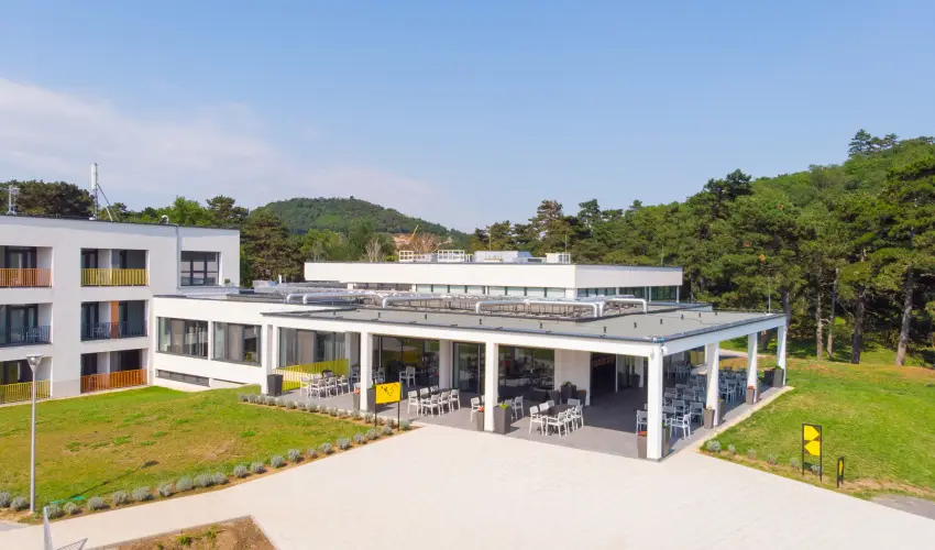 Rkczi Hotel, Tbor s Rendezvnykzpont Storaljajhely - Kedvezmnyes r csaldok rszreak reggelis elltssal (1 jtl)