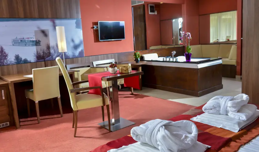 Royal Club Hotel Visegrd - Kedvezmnyes r csaldok rszre flpanzival (1 jtl)