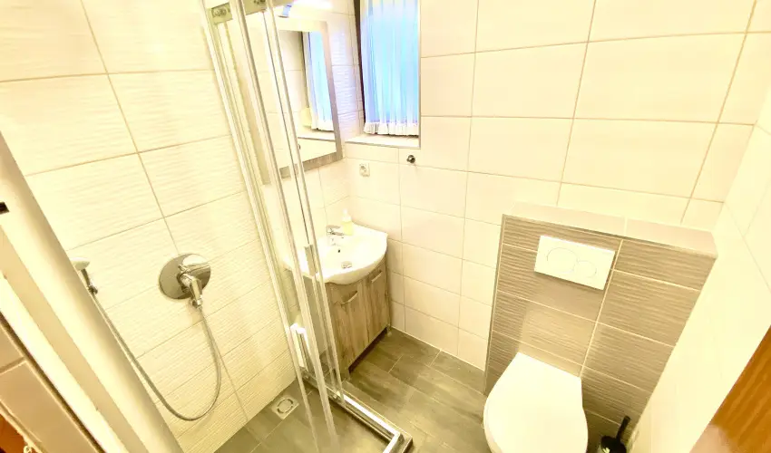 See Vendégház Siófok - Kedvezményes ár családok részéreak önellátással (1 éjtől)