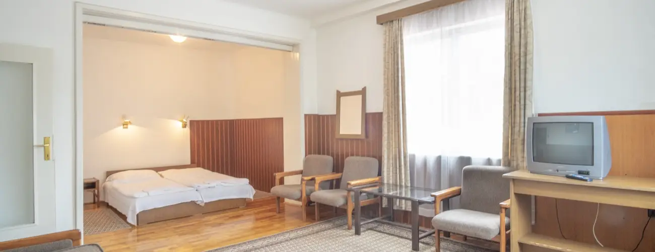 Sirly Hotel Balatonlelle - Kedvezmnyes r csaldok rszreak reggelivel (1 jtl)