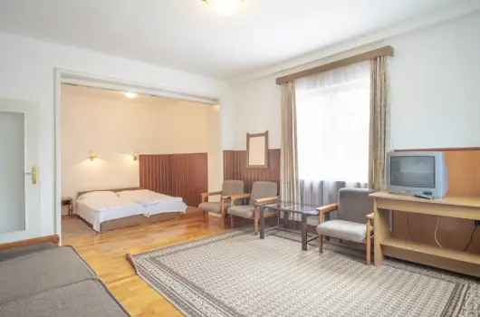 Sirly Hotel - Kedvezmnyes r csaldok rszreak reggelivel (1 jtl)