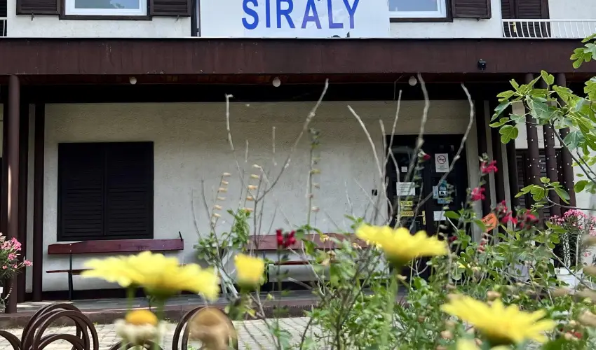 Sir�ly Hotel Balatonlelle - Kedvezm�nyes �r csal�dok r�sz�reak reggelivel (1 �jt�l)