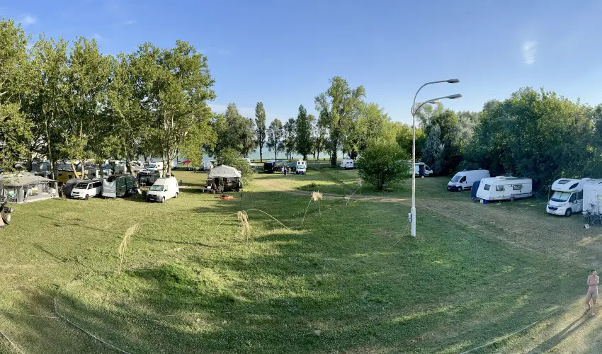 Sir�ly Hotel Balatonlelle - Kedvezm�nyes �r csal�dok r�sz�reak reggelivel (1 �jt�l)