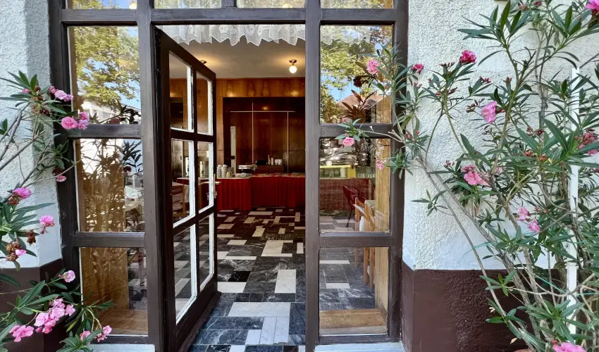 Sir�ly Hotel Balatonlelle - Kedvezm�nyes �r csal�dok r�sz�reak reggelivel (1 �jt�l)