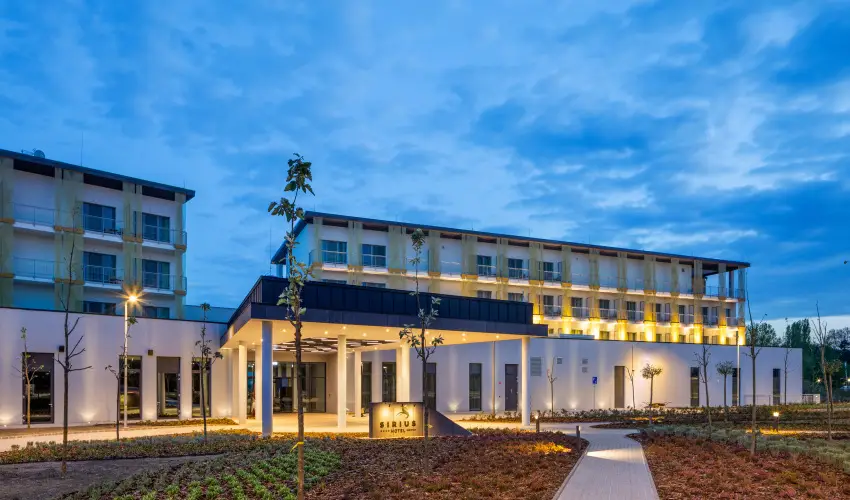 Sirius Hotel Keszthely - Kedvezm�nyes �r csal�dok r�sz�reak f�lpanzi�val (1 �jt�l)