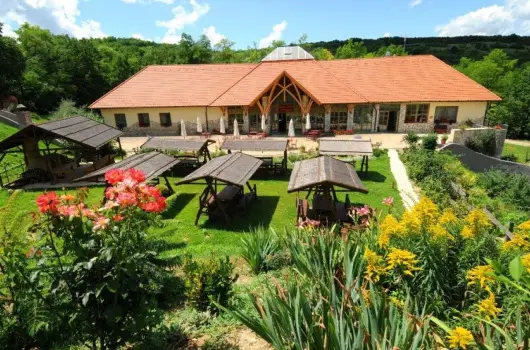 Somogy Kertje �d�l�falu �s �tterem - Ny�r Somogyban (min. 2 �j)