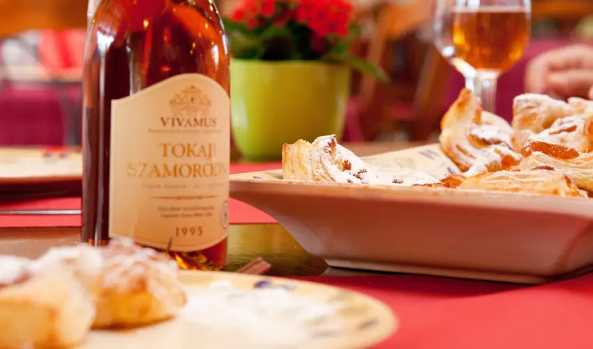 Somogy Kertje �d�l�falu �s �tterem Bonnya - Kedvezm�nyes �r csal�dok r�sz�reak reggelivel (1 �jt�l)