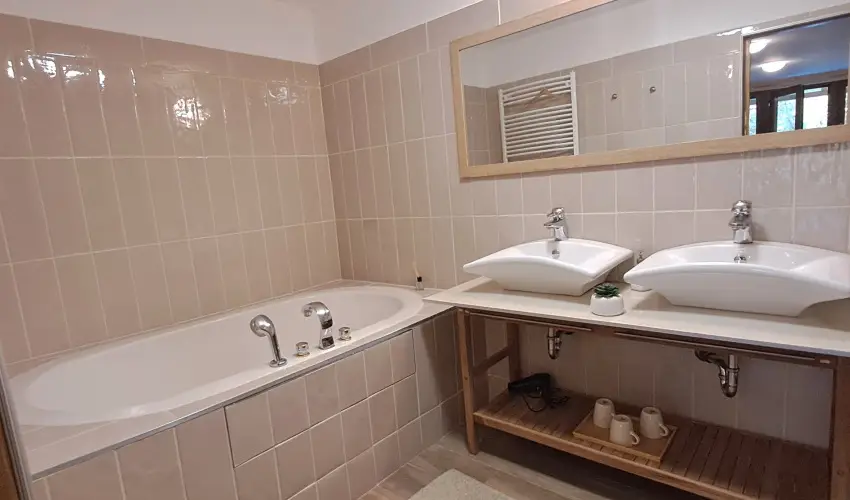 Somogy Kertje �d�l�falu �s �tterem Bonnya - Kedvezm�nyes �r csal�dok r�sz�reak reggelivel (1 �jt�l)