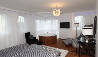 Szrcsa Hotel Szkesfehrvr