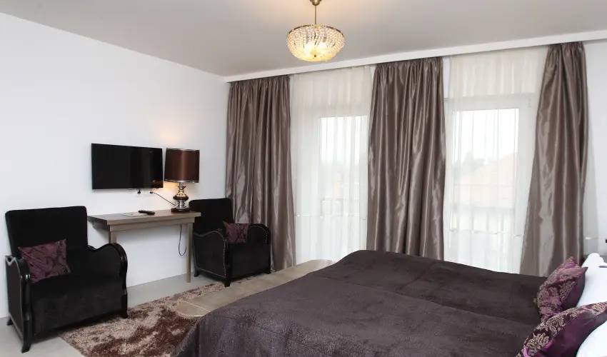 Szrcsa Hotel Szkesfehrvr - Kedvezmnyes r csaldok rszreak flpanzival (1 jtl)