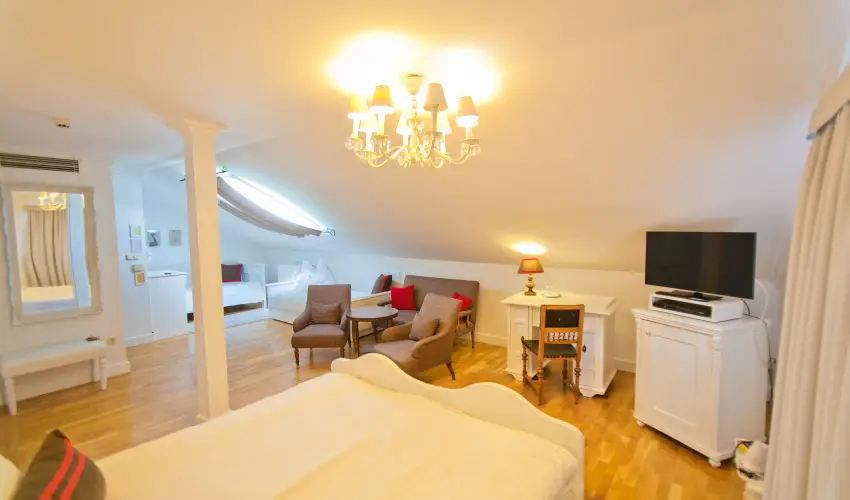 Szrcsa Hotel Szkesfehrvr - Kedvezmnyes r csaldok rszreak flpanzival (1 jtl)