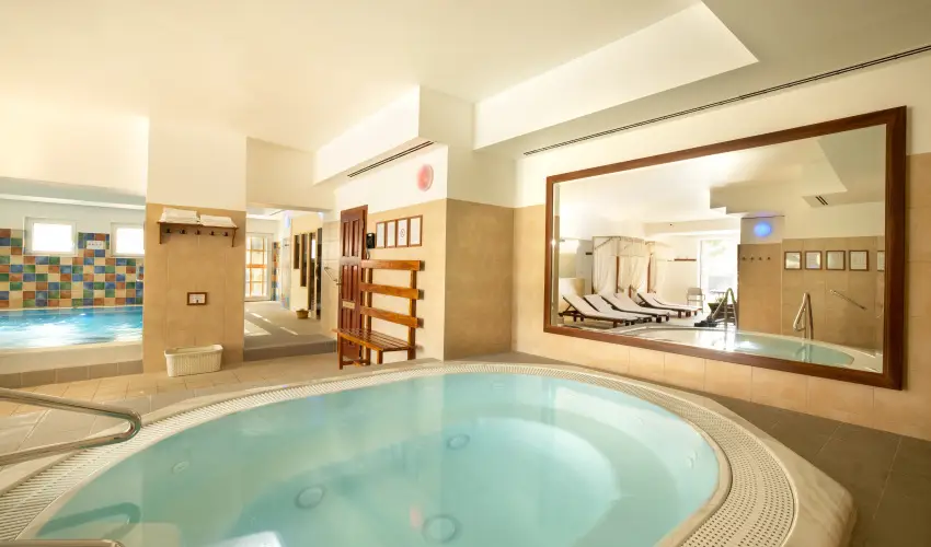 Szrcsa Hotel Szkesfehrvr - Kedvezmnyes r csaldok rszreak flpanzival (1 jtl)