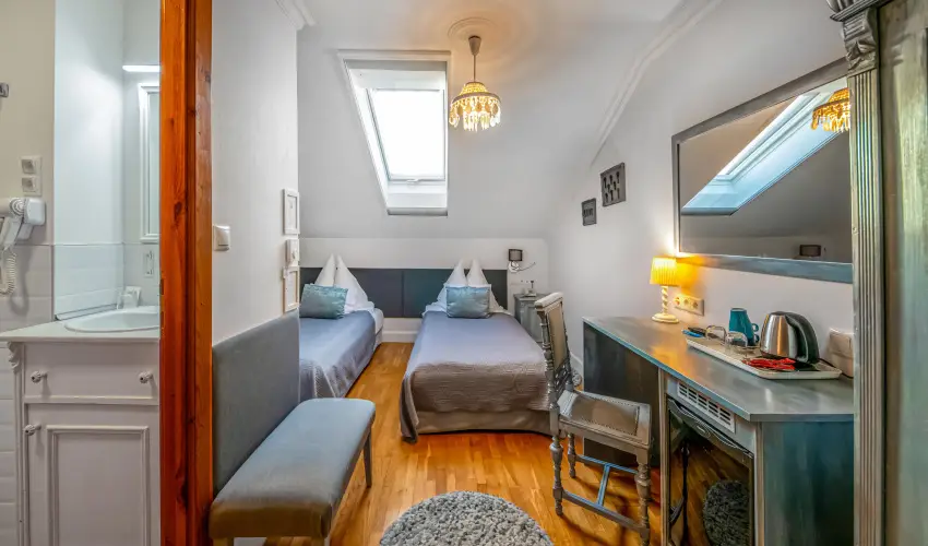 Sz�rcsa Hotel Sz�kesfeh�rv�r - Kedvezm�nyes �r csal�dok r�sz�reak f�lpanzi�val (1 �jt�l)