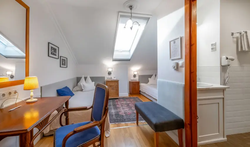 Sz�rcsa Hotel Sz�kesfeh�rv�r - Kedvezm�nyes �r csal�dok r�sz�reak f�lpanzi�val (1 �jt�l)