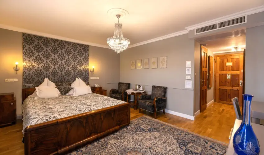 Sz�rcsa Hotel Sz�kesfeh�rv�r - Kedvezm�nyes �r csal�dok r�sz�reak f�lpanzi�val (1 �jt�l)