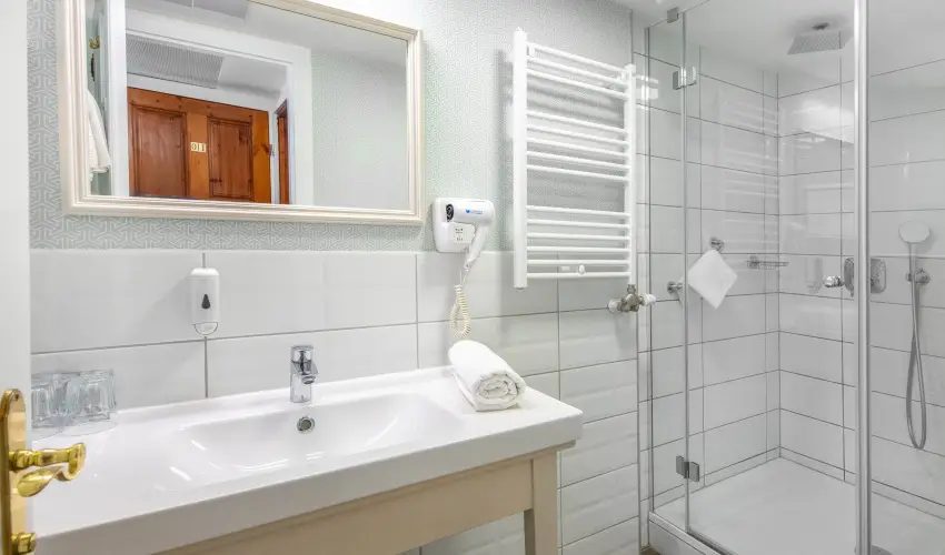 Sz�rcsa Hotel Sz�kesfeh�rv�r - Kedvezm�nyes �r csal�dok r�sz�reak f�lpanzi�val (1 �jt�l)