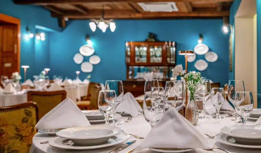 Sz�rcsa Hotel Sz�kesfeh�rv�r - Kedvezm�nyes �r csal�dok r�sz�reak f�lpanzi�val (1 �jt�l)