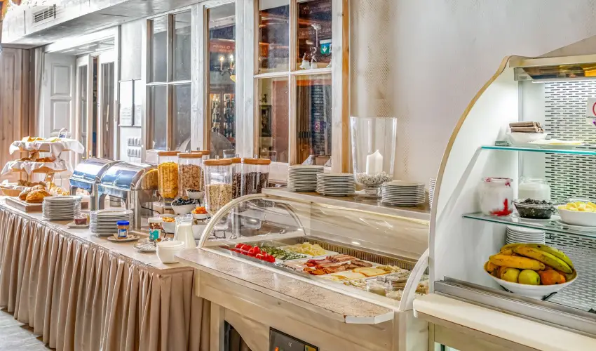 Sz�rcsa Hotel Sz�kesfeh�rv�r - Kedvezm�nyes �r csal�dok r�sz�reak f�lpanzi�val (1 �jt�l)