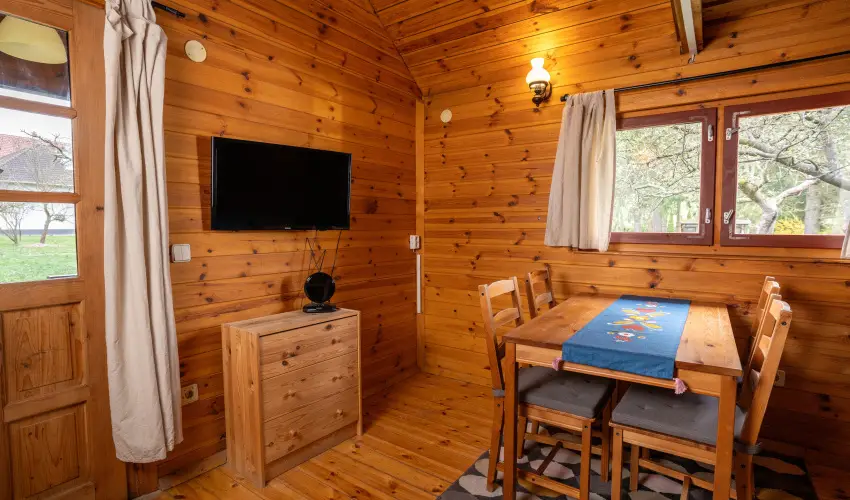 Szilv�sv�rad Camping & Apartman Szilv�sv�rad - Kedvezm�nyes �r csal�dok r�sz�reak (1 �jt�l)