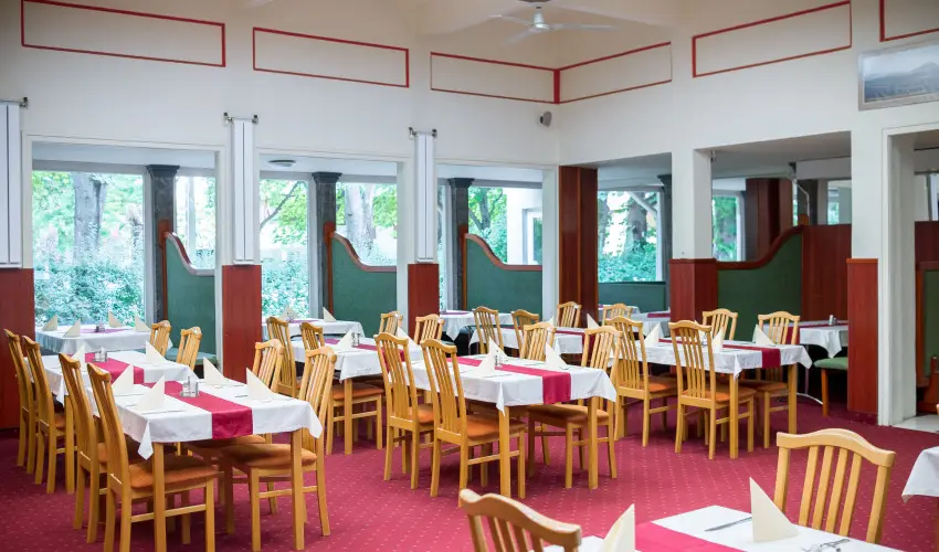 Wellness Hotel Szindbd  Balatonszemes - Mjus 1.