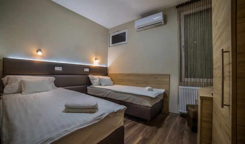 Sztr Motel s tterem Balassagyarmat - Kedvezmnyes r csaldok rszreak (1 jtl)