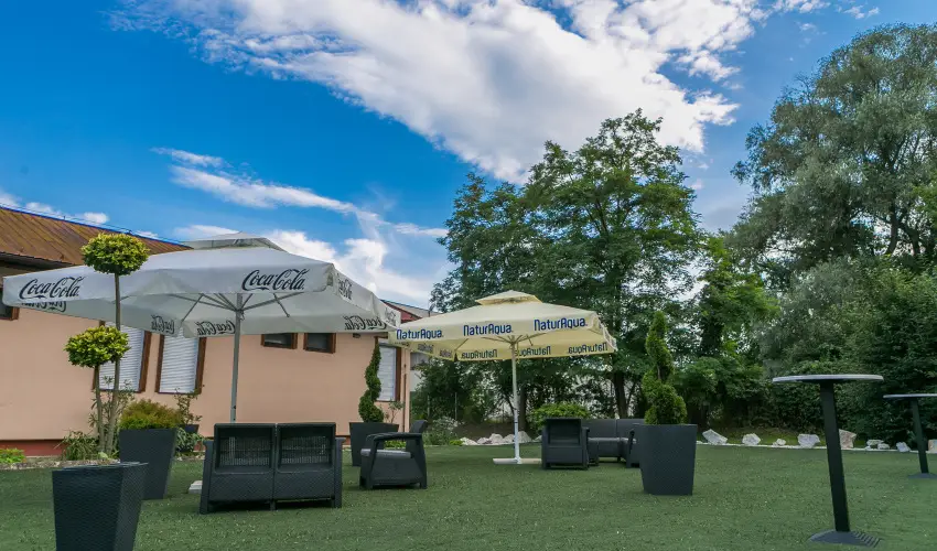 Sztr Motel s tterem Balassagyarmat - Kedvezmnyes r csaldok rszreak (1 jtl)