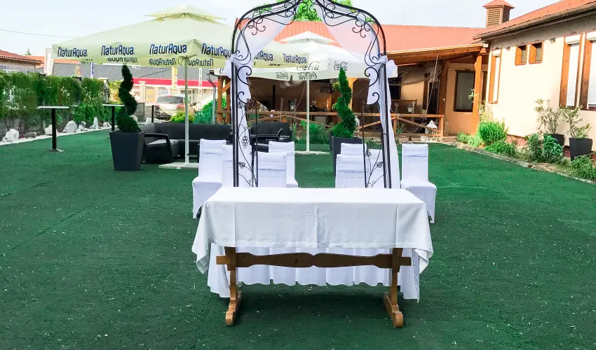 Sztr Motel s tterem Balassagyarmat - Kedvezmnyes r csaldok rszreak (1 jtl)