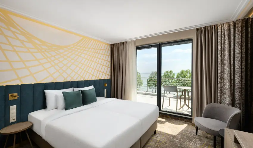 Kenese Bay Garden Resort & Conference Balatonkenese - Kedvezmnyes r csaldok rszre flpanzival (1 jtl)