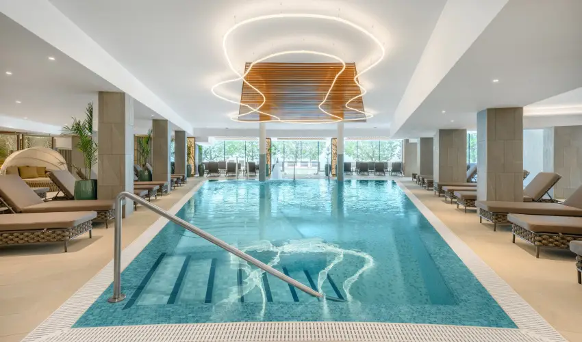 Kenese Bay Garden Resort & Conference Balatonkenese - Kedvezmnyes r csaldok rszre flpanzival (1 jtl)