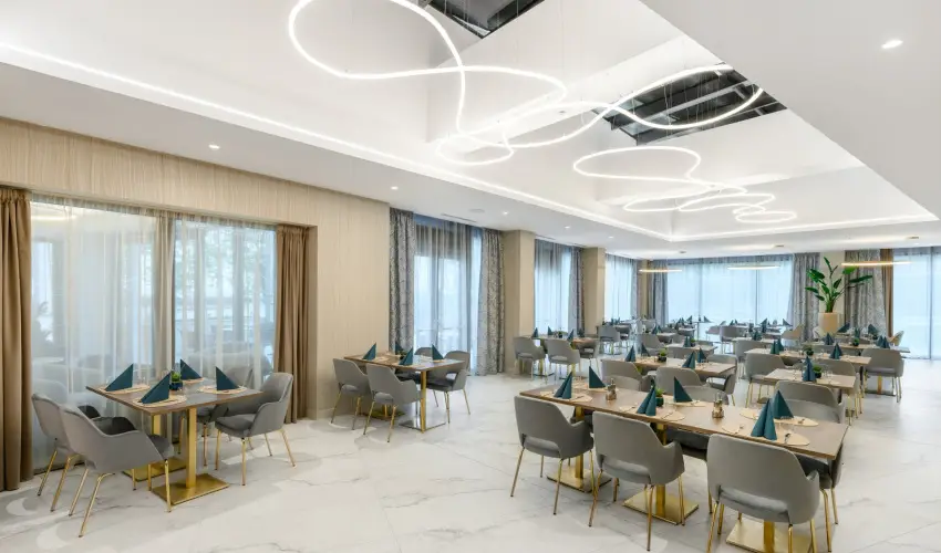 Kenese Bay Garden Resort & Conference Balatonkenese - Kedvezmnyes r csaldok rszre flpanzival (1 jtl)