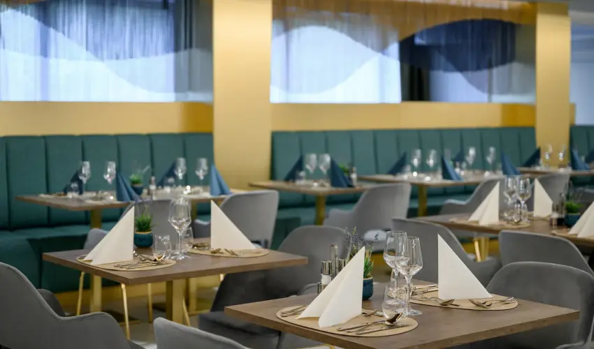 Kenese Bay Garden Resort & Conference Balatonkenese - Kedvezmnyes r csaldok rszre flpanzival (1 jtl)